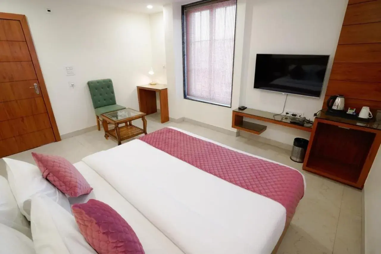 Superior King Room in Hotel Heera Residency Superior King Room in Hotel Heera Residency