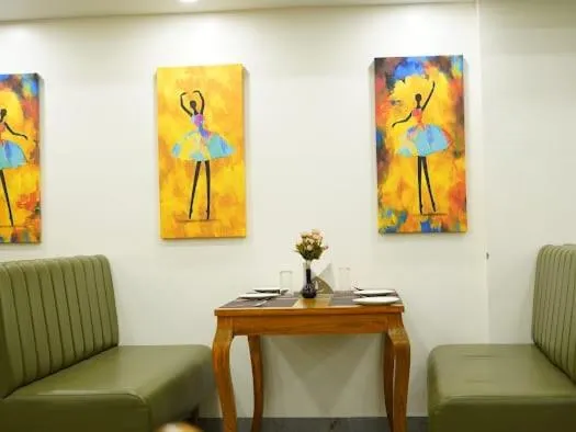 Restaurant/places to eat in Hotel Heera Residency