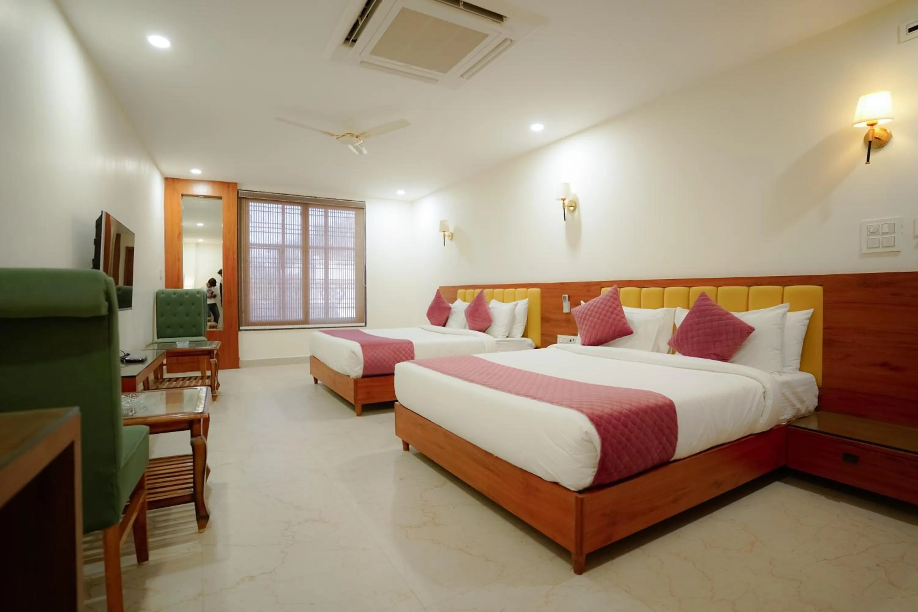Communal lounge/ TV room, Bed in Hotel Heera Residency