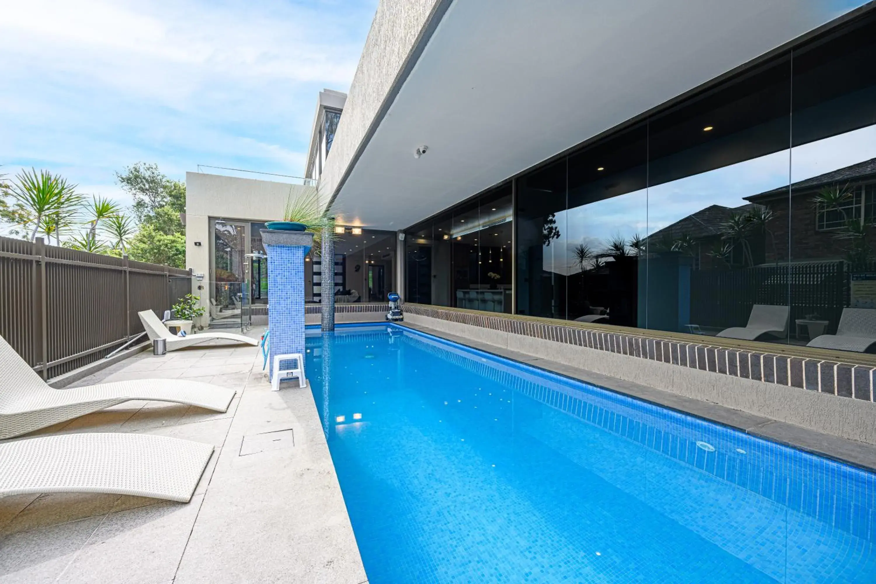 Putney Brand New Luxury House Pool & Waterview Putney Brand New Luxury House Pool & Waterview