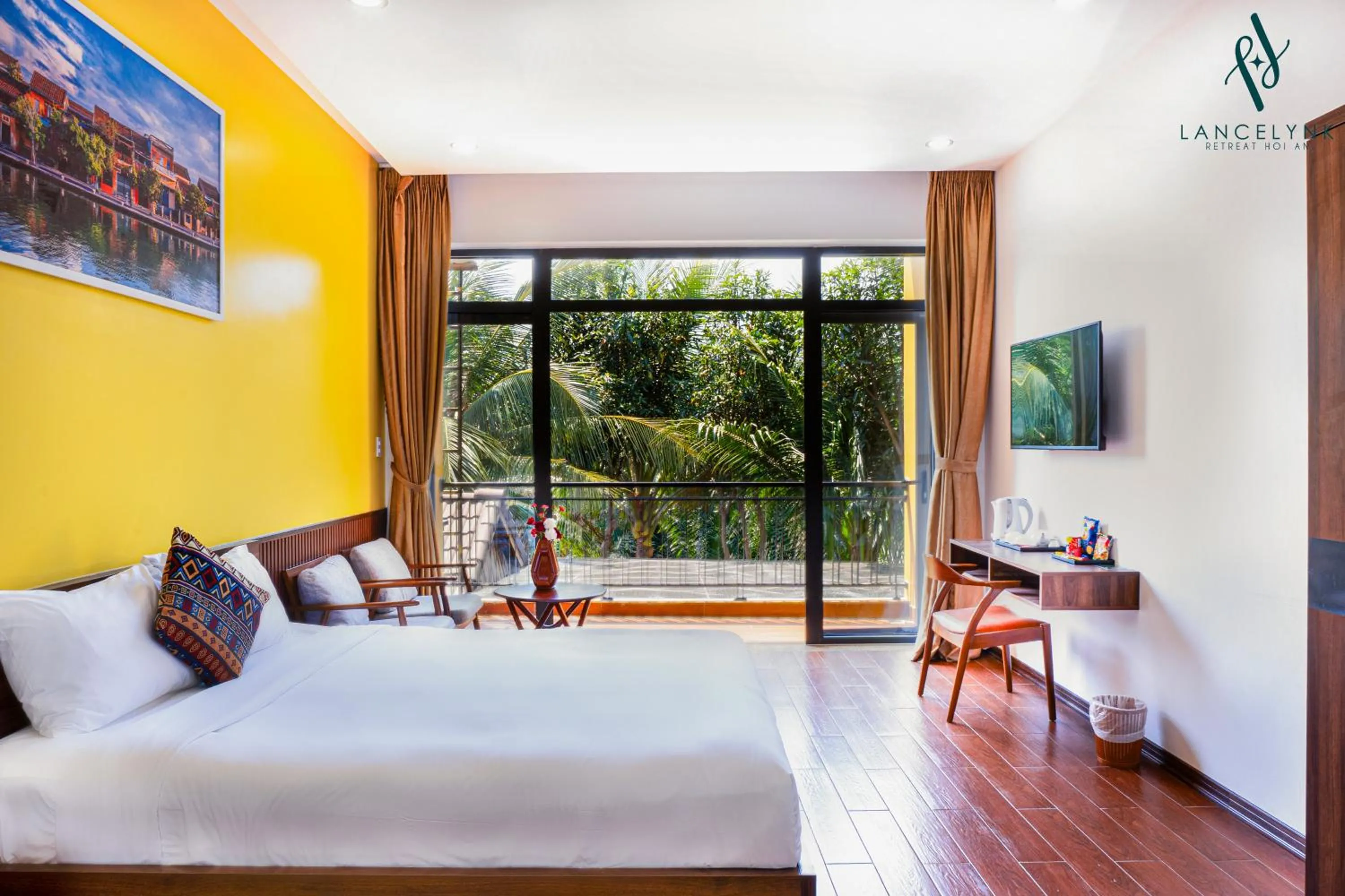 Bed in Lancelynk Retreat Hoi An