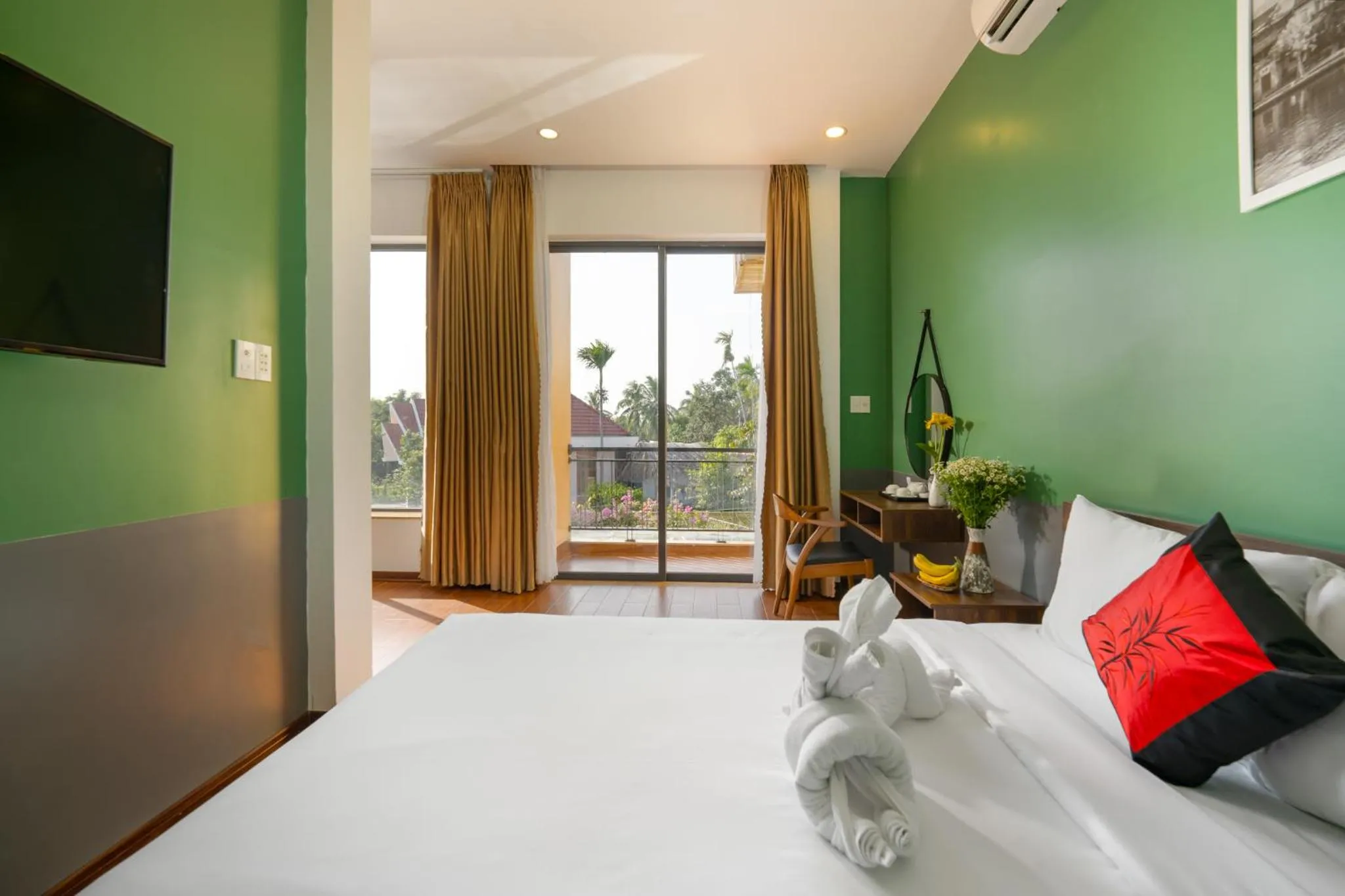 Bed in Lancelynk Retreat Hoi An