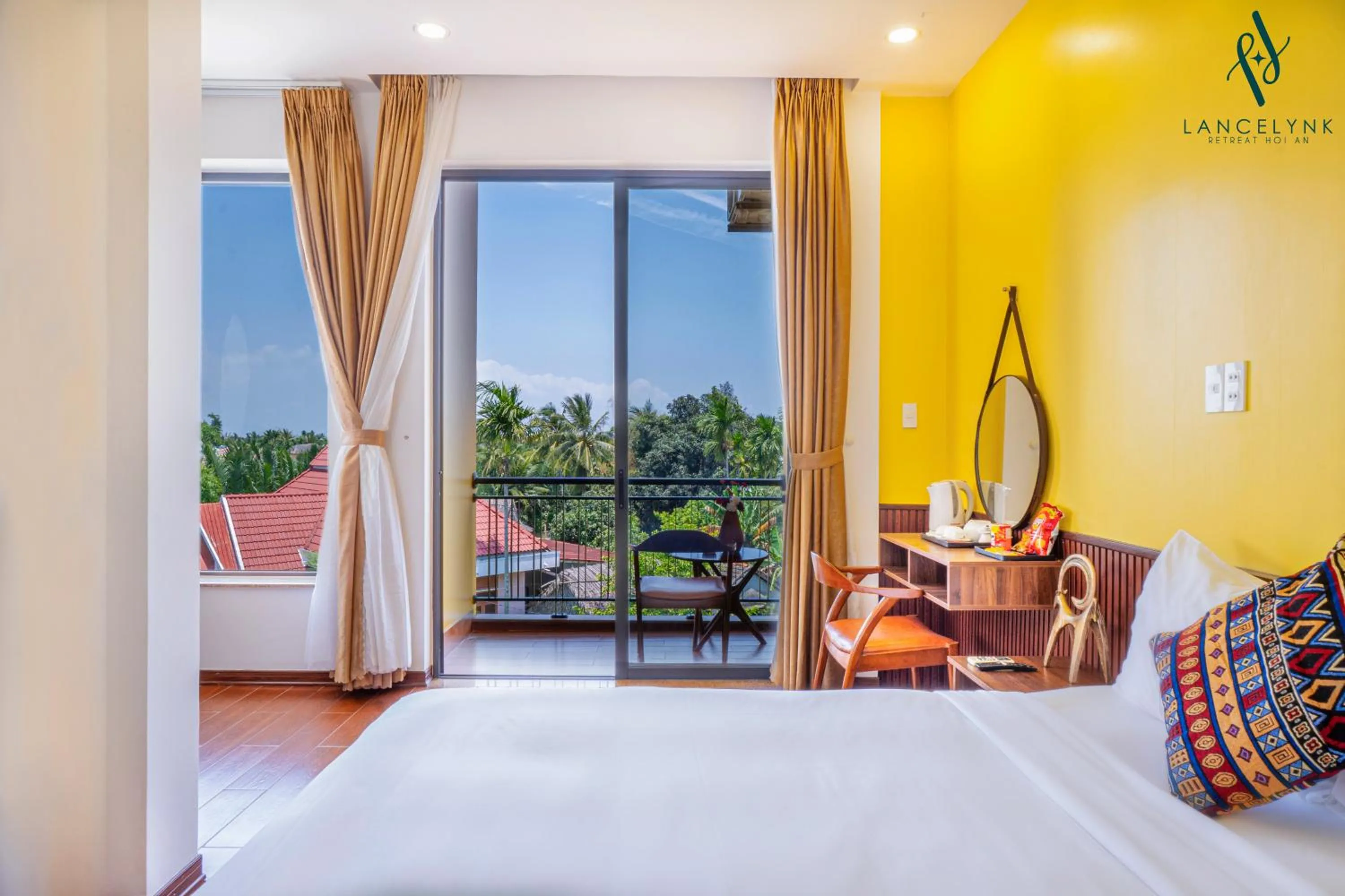 Bed in Lancelynk Retreat Hoi An