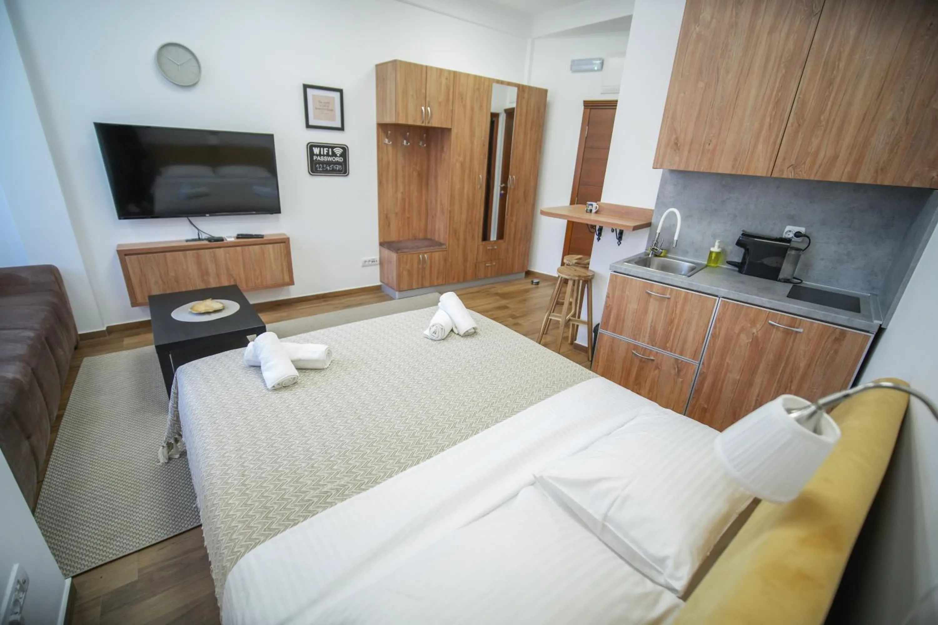 Kitchen or kitchenette, Bed in PRENOCISTE SOLE