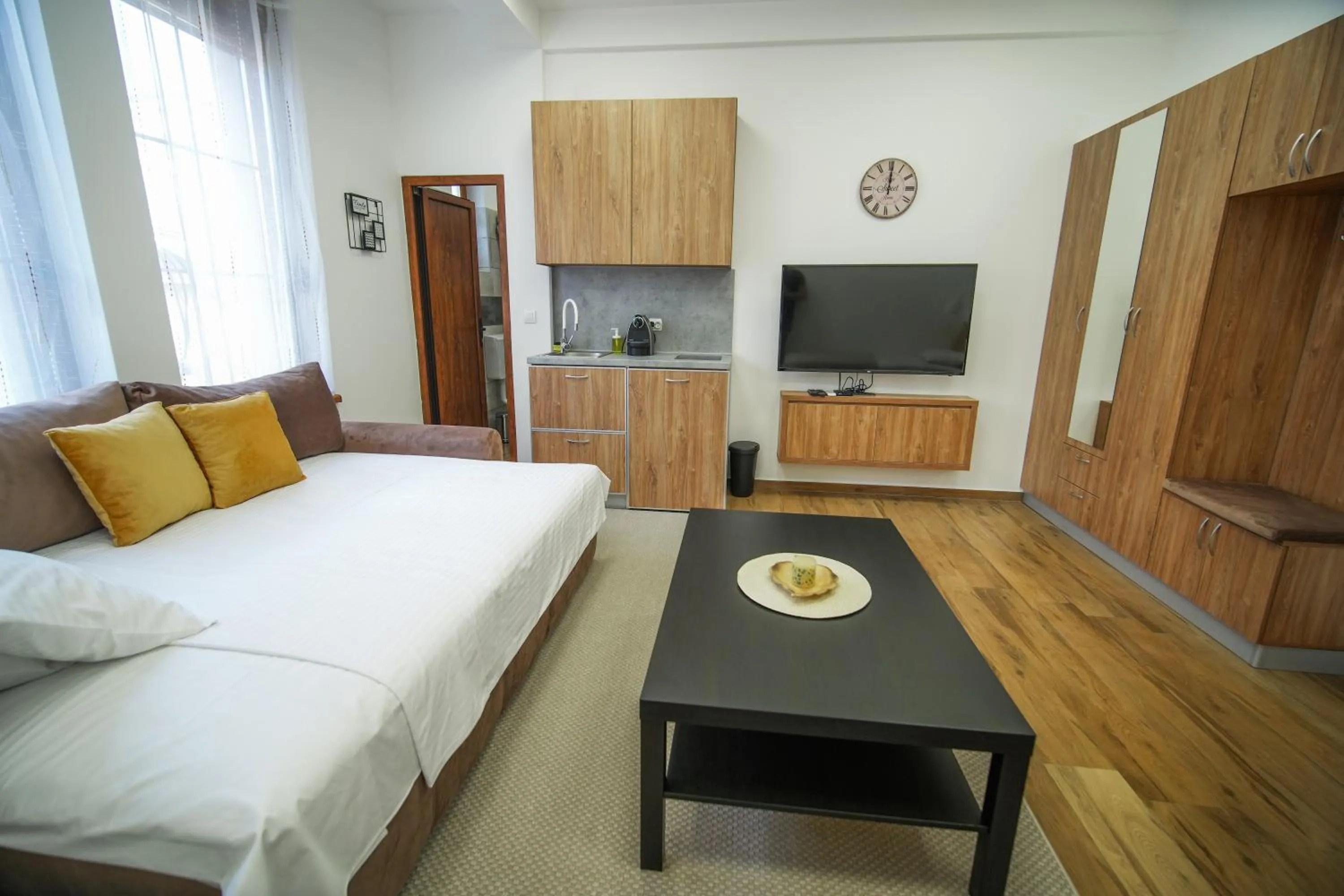 wardrobe, Bed in PRENOCISTE SOLE