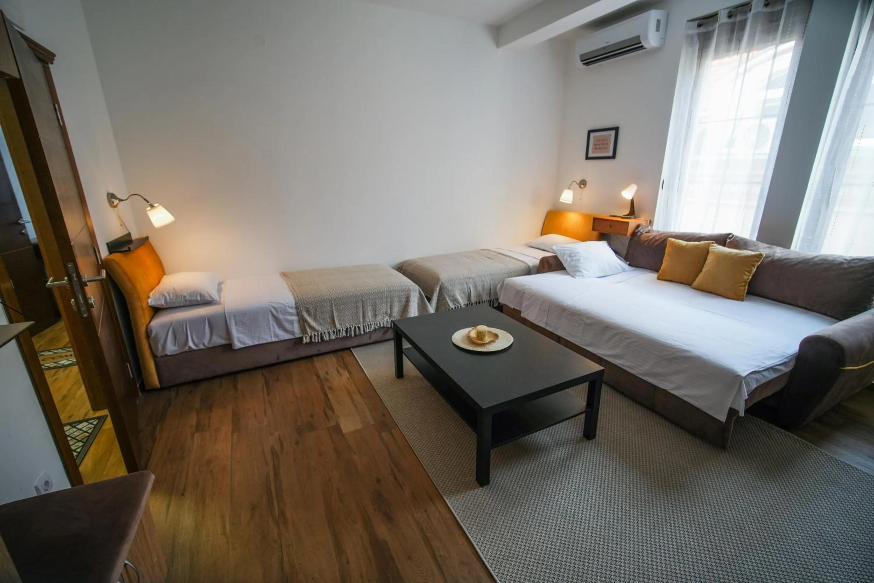 Photo of the whole room, Bed in PRENOCISTE SOLE