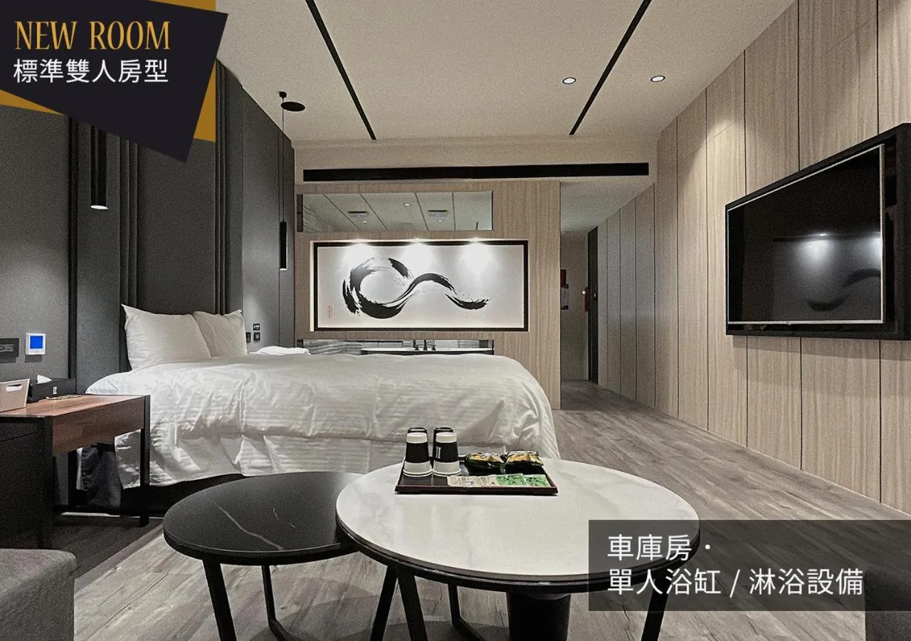 Photo of the whole room, Bed in IF漫旅館 IF Motel