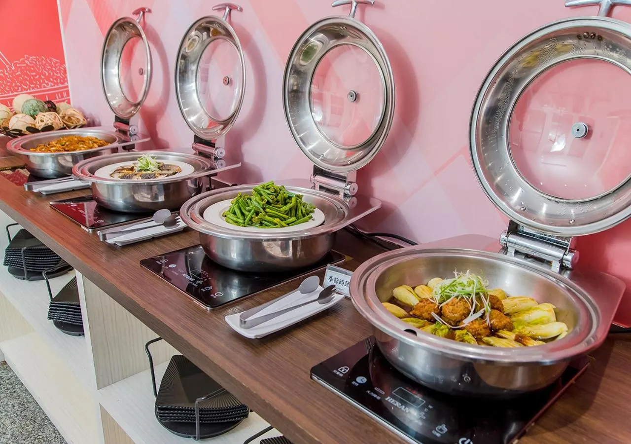 Restaurant/places to eat in IF漫旅館 IF Motel