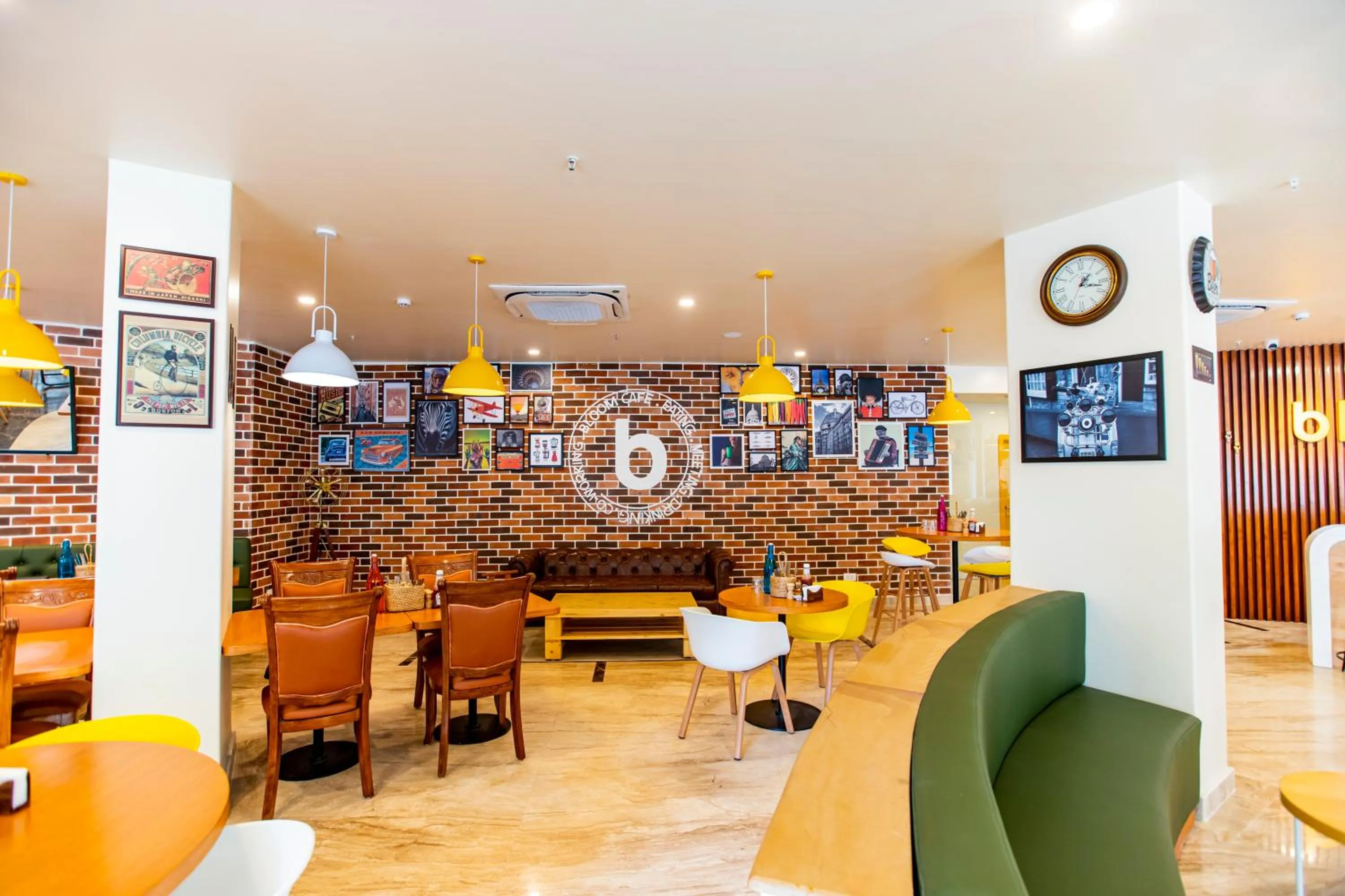 Restaurant/places to eat in Bloom Hub l Guindy