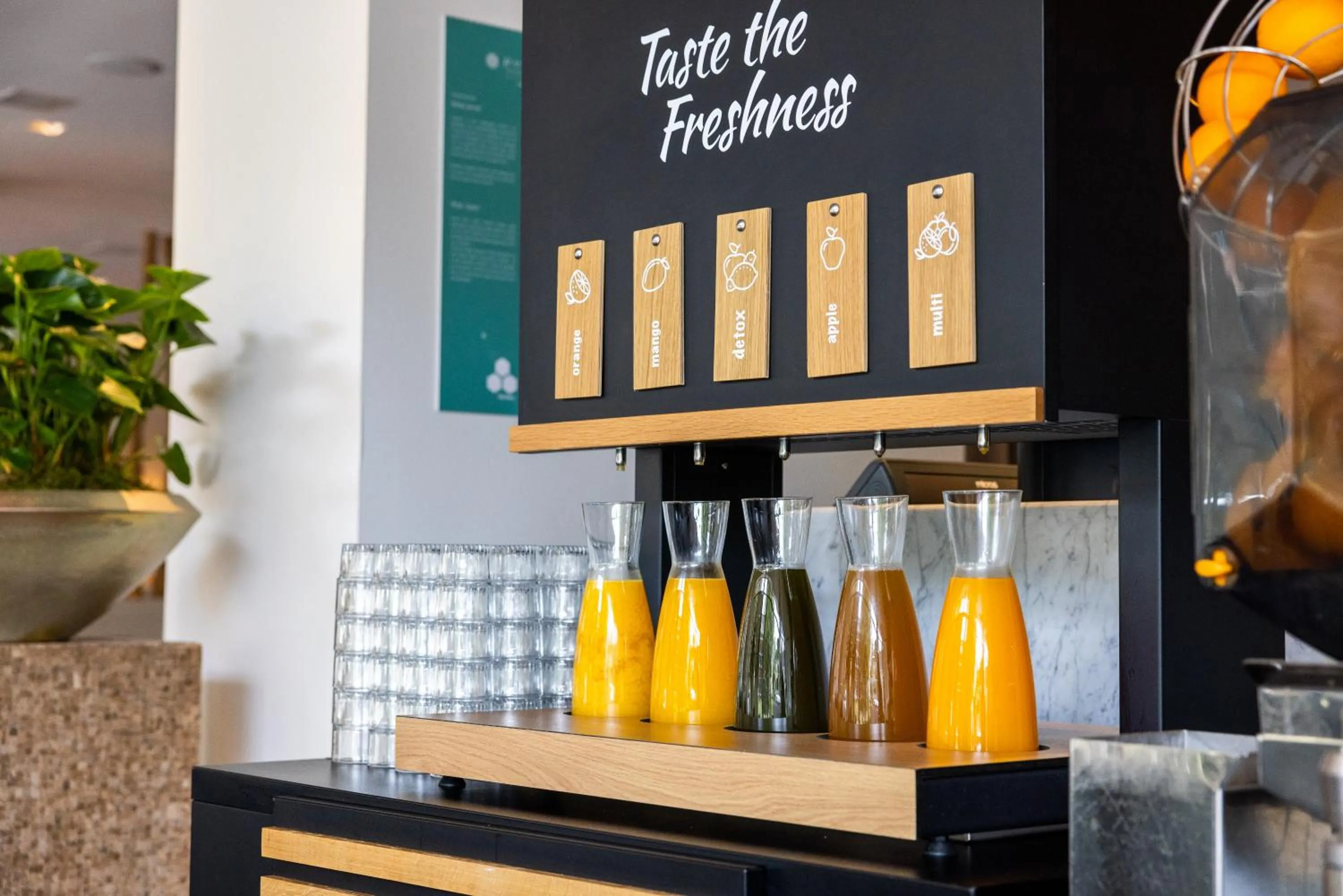 Restaurant/places to eat in Pullman Eindhoven Cocagne