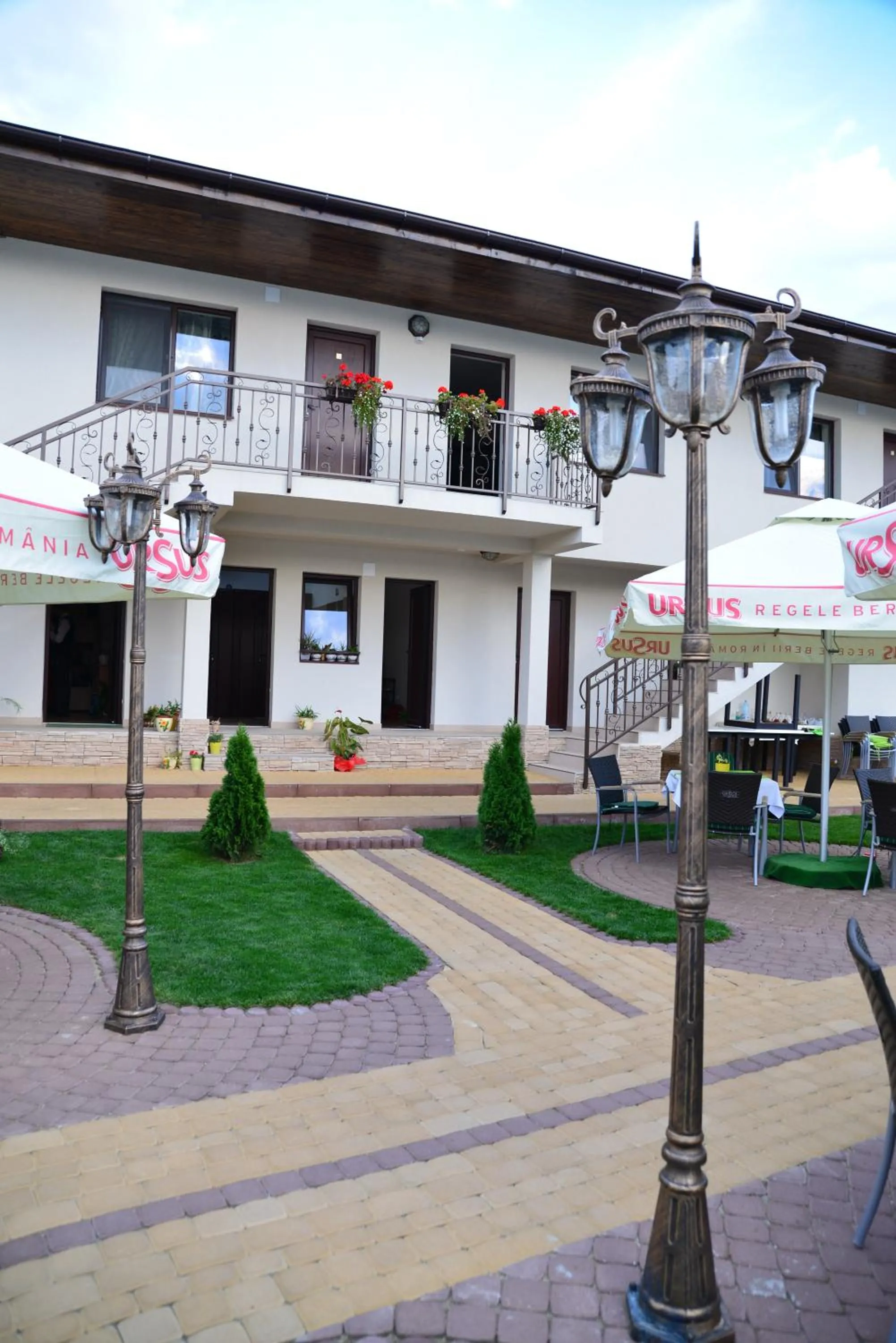 Property building in Pensiune Restaurant Flamingo