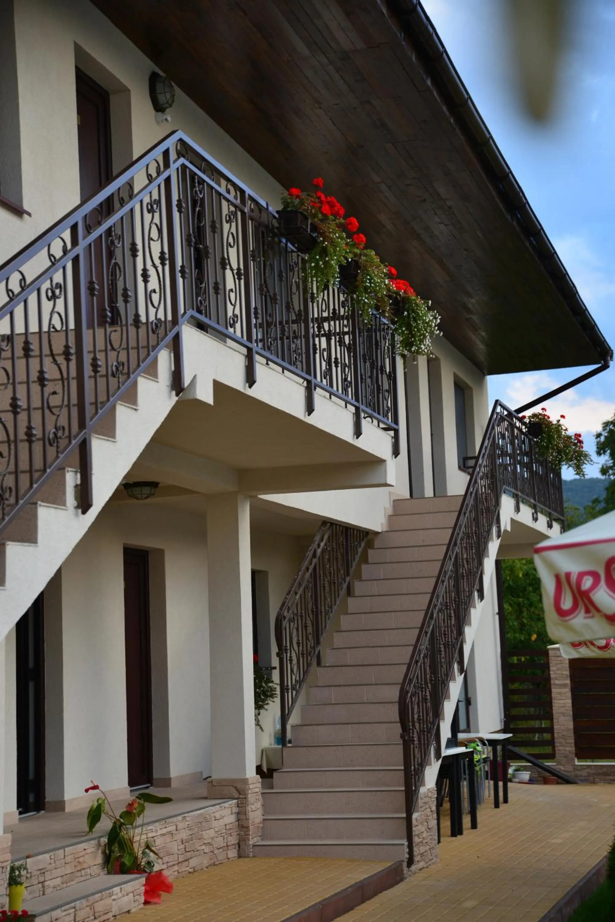 Property building in Pensiune Restaurant Flamingo