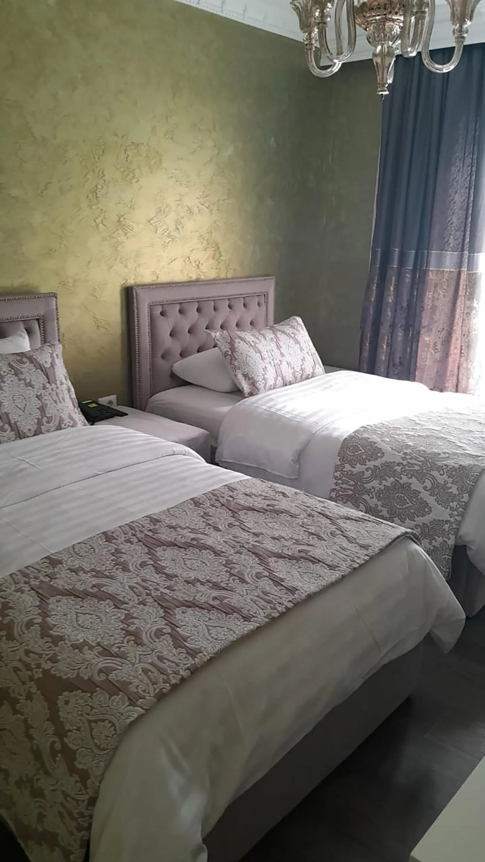 Twin Room - single occupancy in Hotel Eiffel Twin Room - single occupancy in Hotel Eiffel