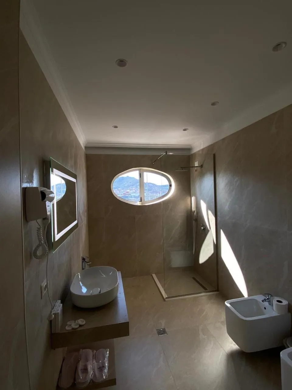 Shower in Hotel Eiffel