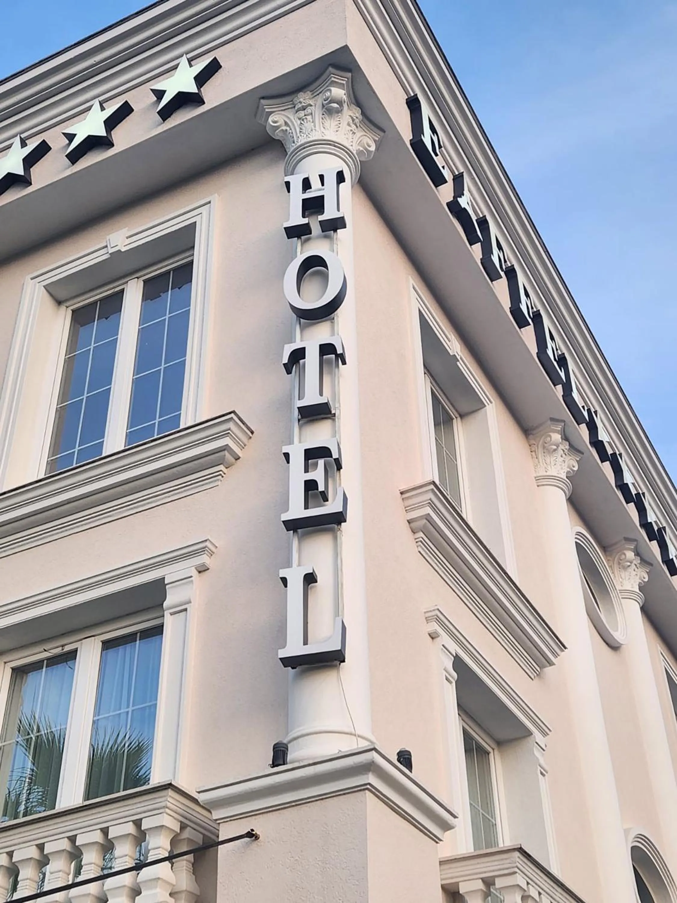 Property building in Hotel Eiffel