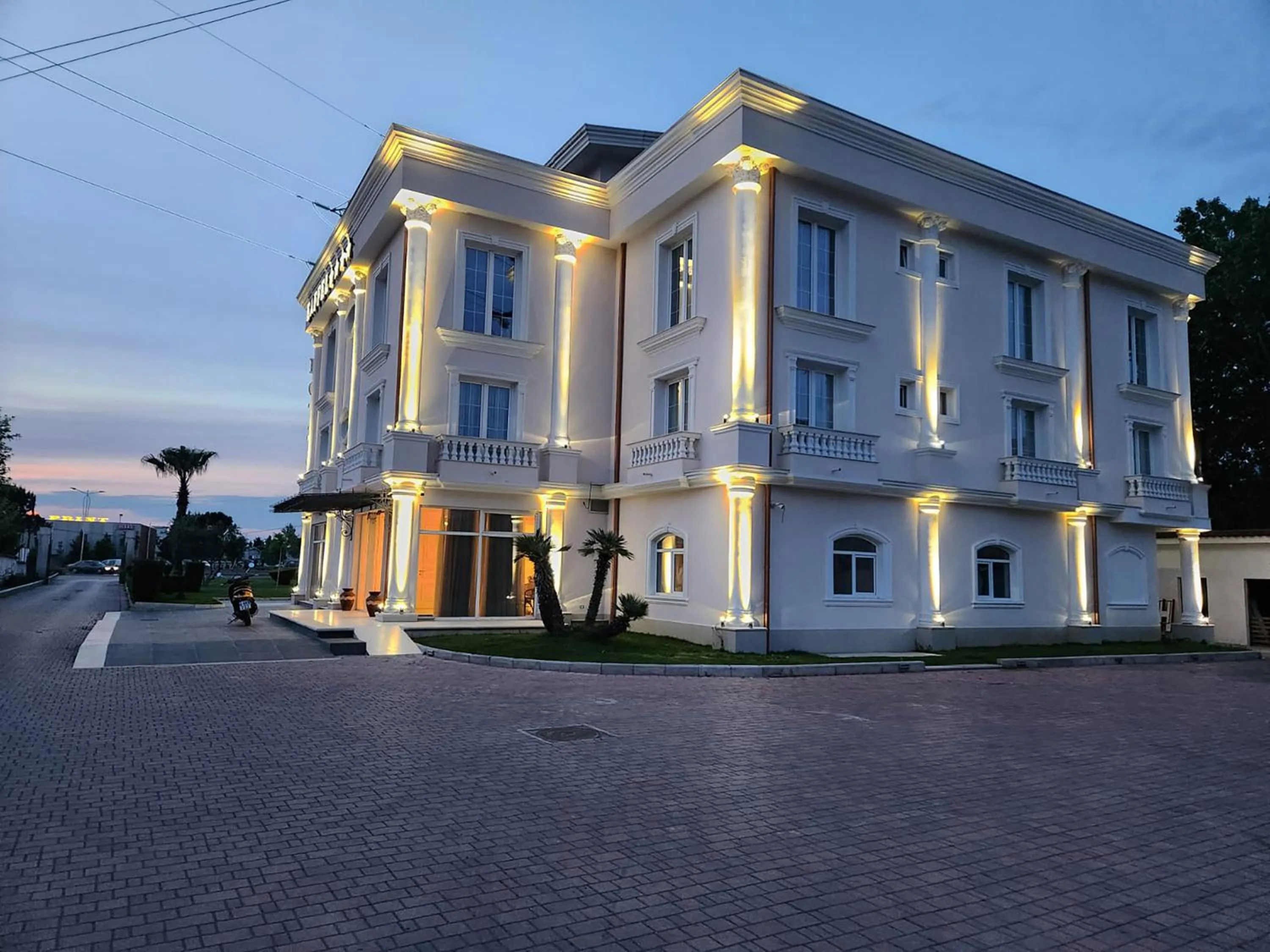 Property building in Hotel Eiffel