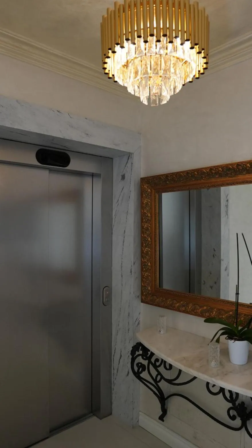 Property building in Hotel Eiffel