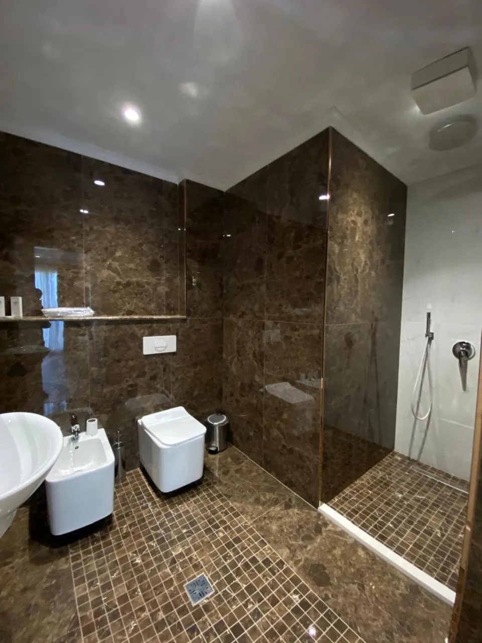 Shower in Hotel Eiffel