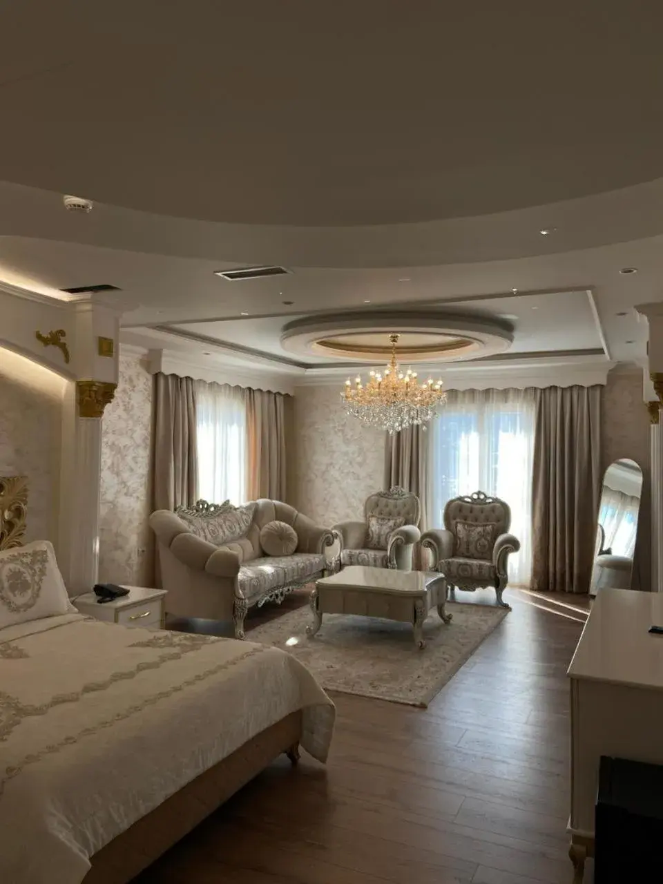 Deluxe Room in Hotel Eiffel Deluxe Room in Hotel Eiffel