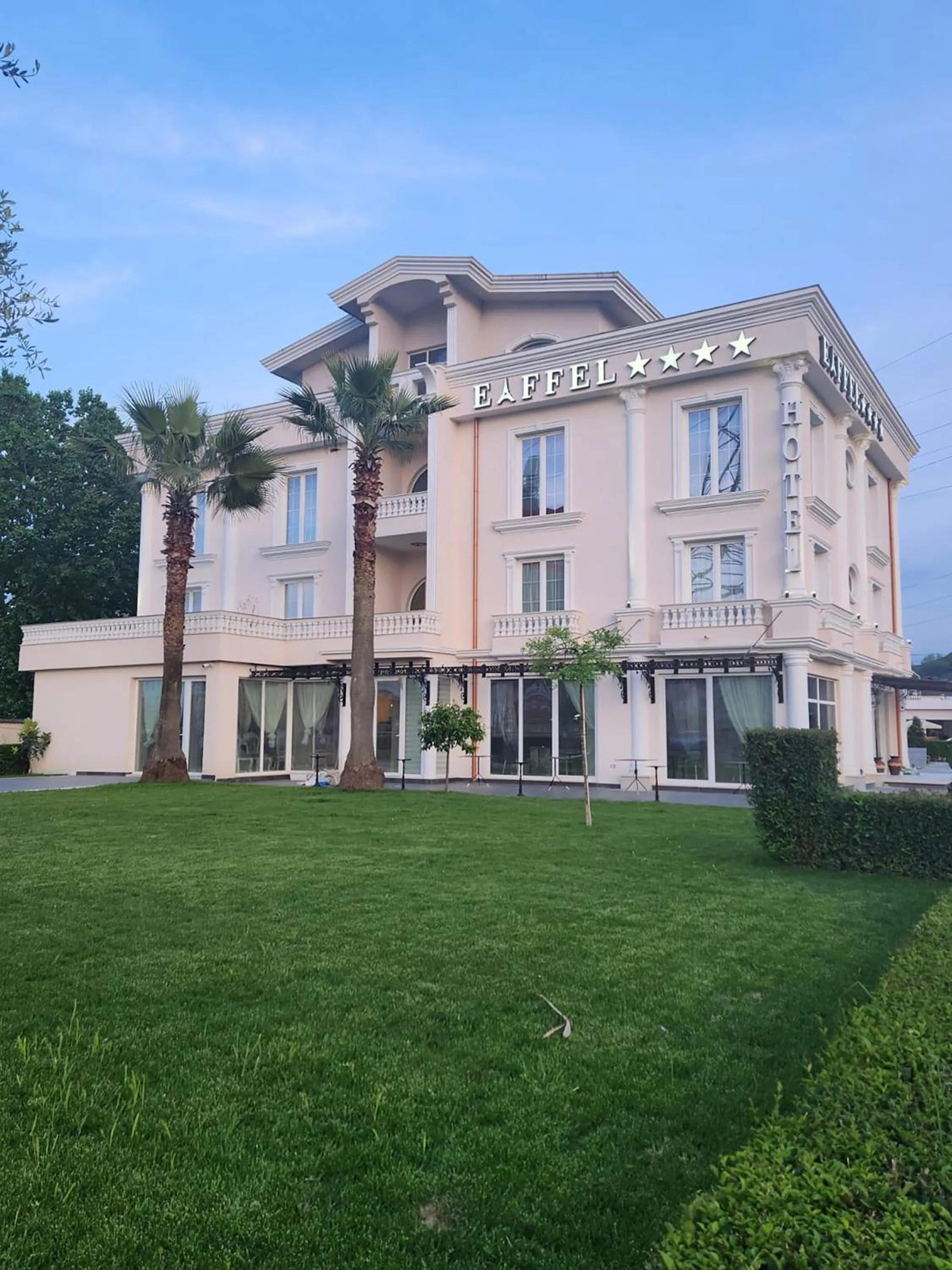 Property building in Hotel Eiffel