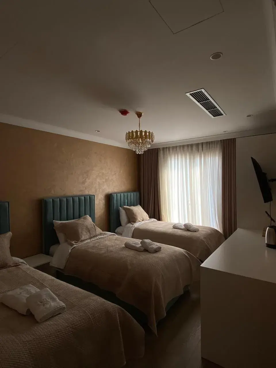 Comfort Triple Room in Hotel Eiffel Comfort Triple Room in Hotel Eiffel