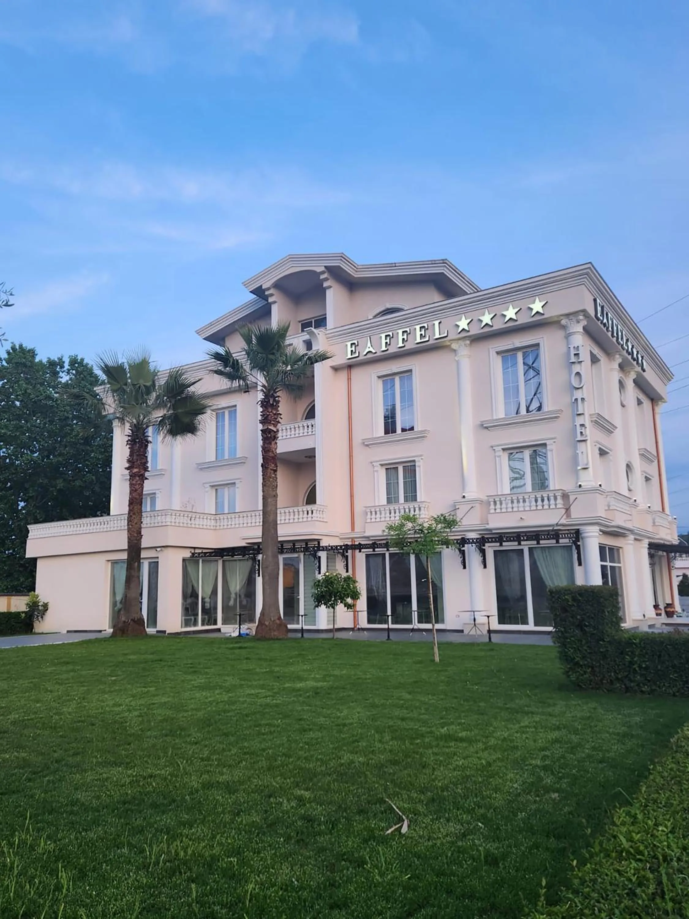 Property building in Hotel Eiffel