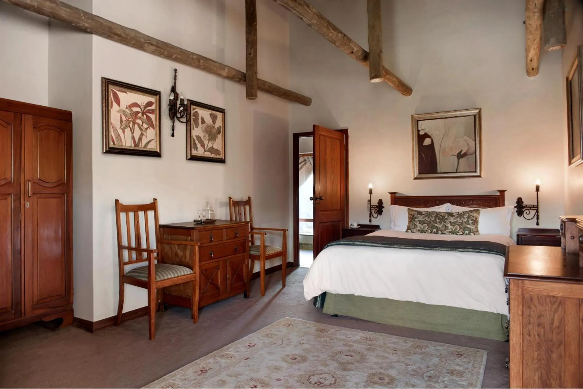 Bed in Inkungu Lodge