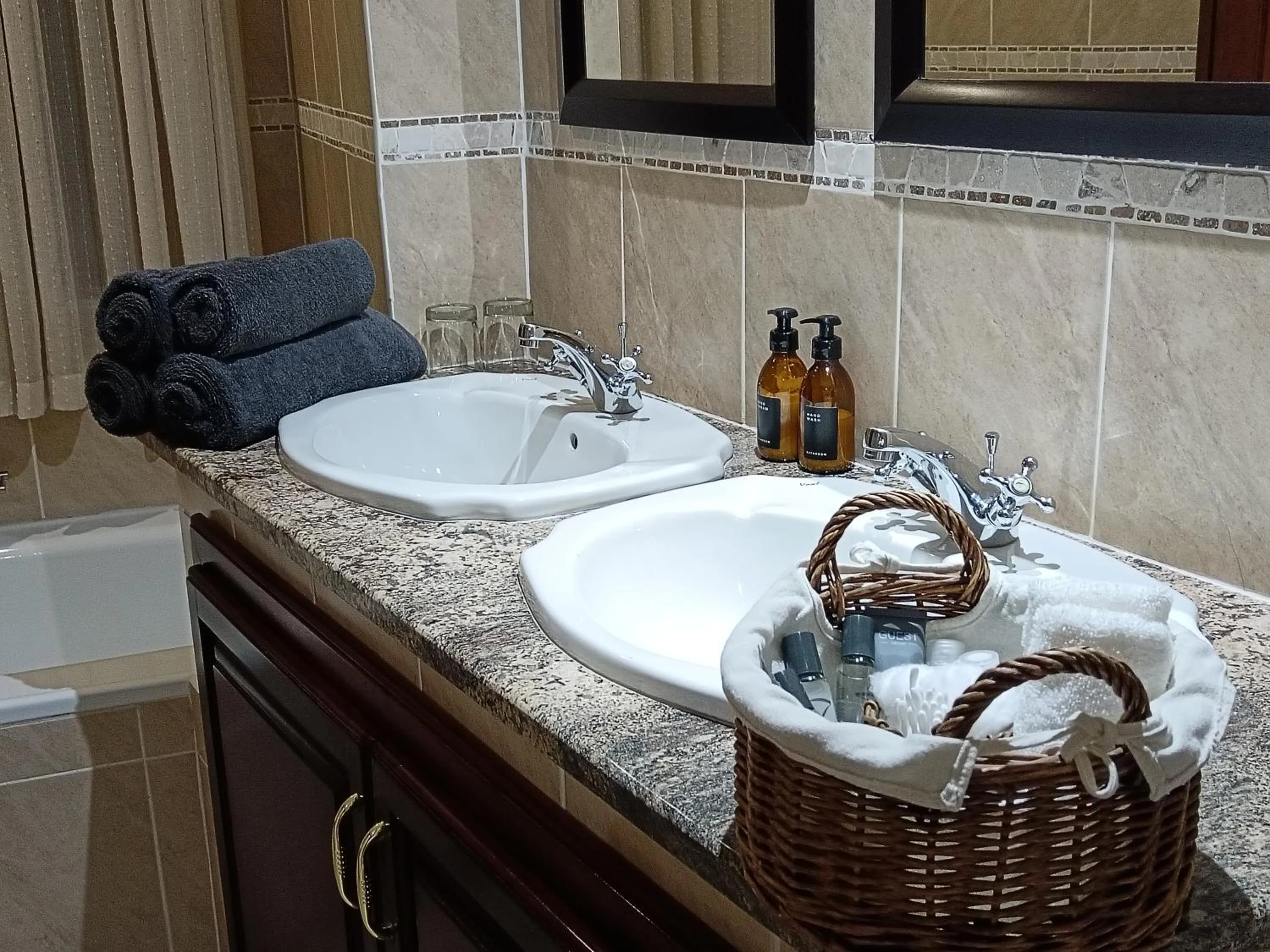 Bathroom in Inkungu Lodge