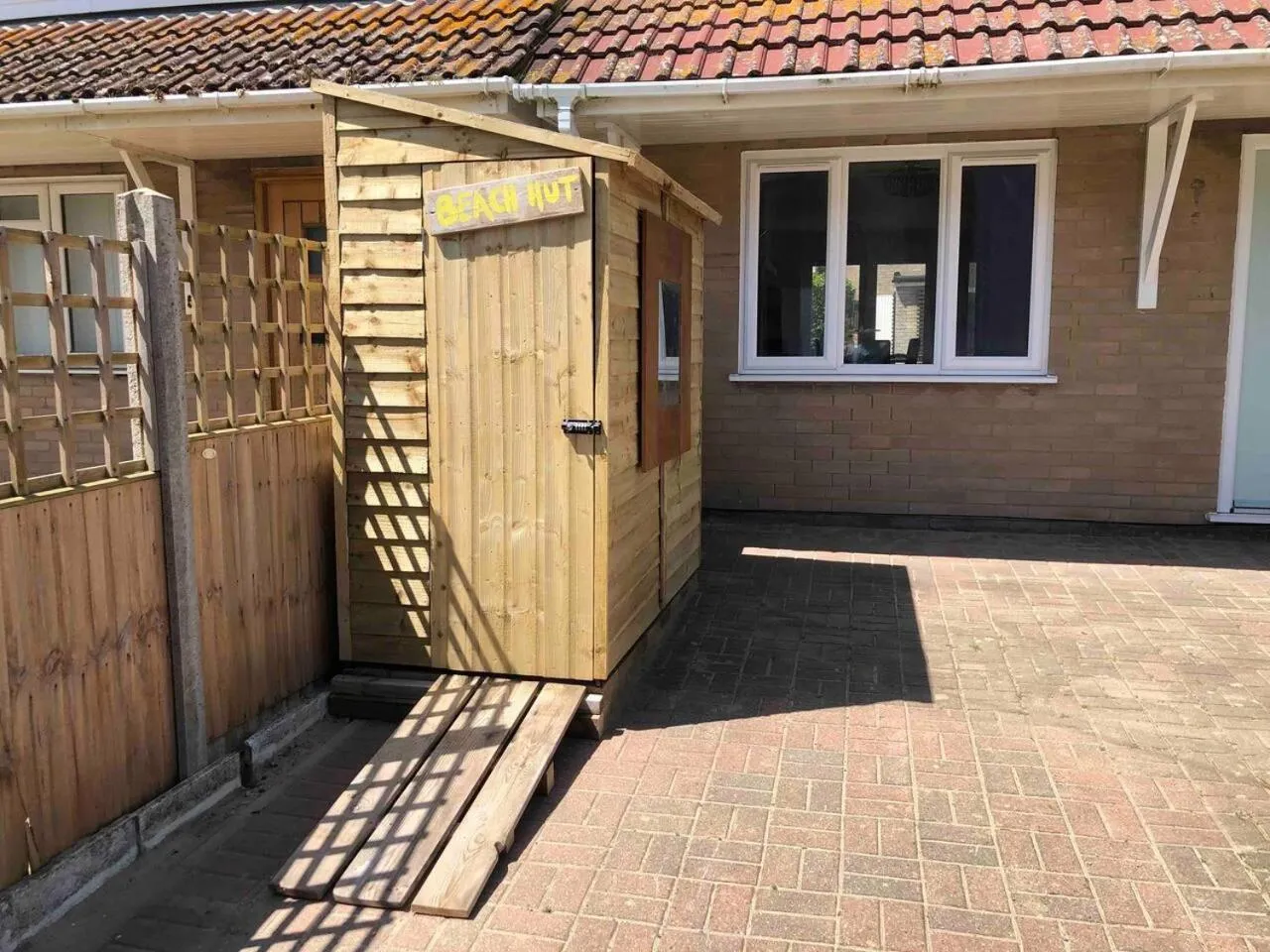 3 Bed House - Sleeps 6 - Garden - Parking - Wifi