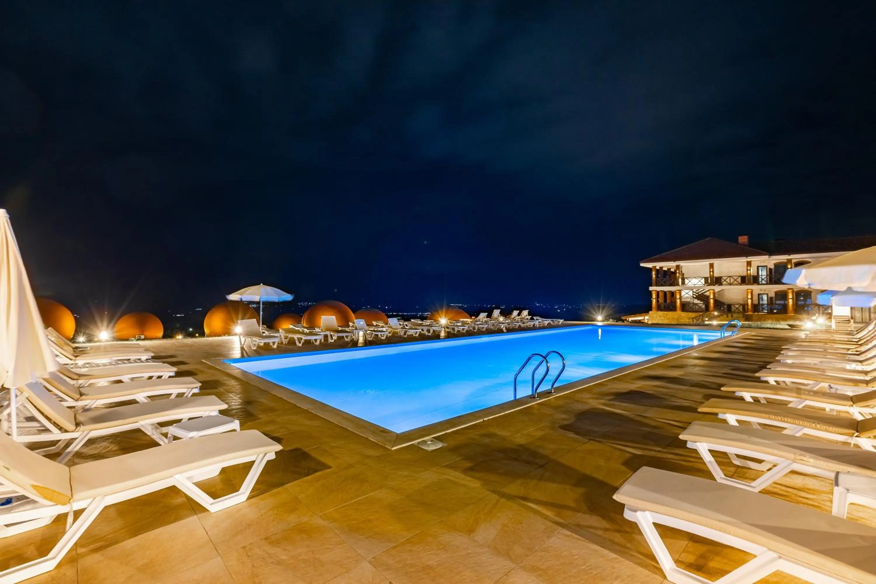 Swimming pool in Hotel Qvevrebi