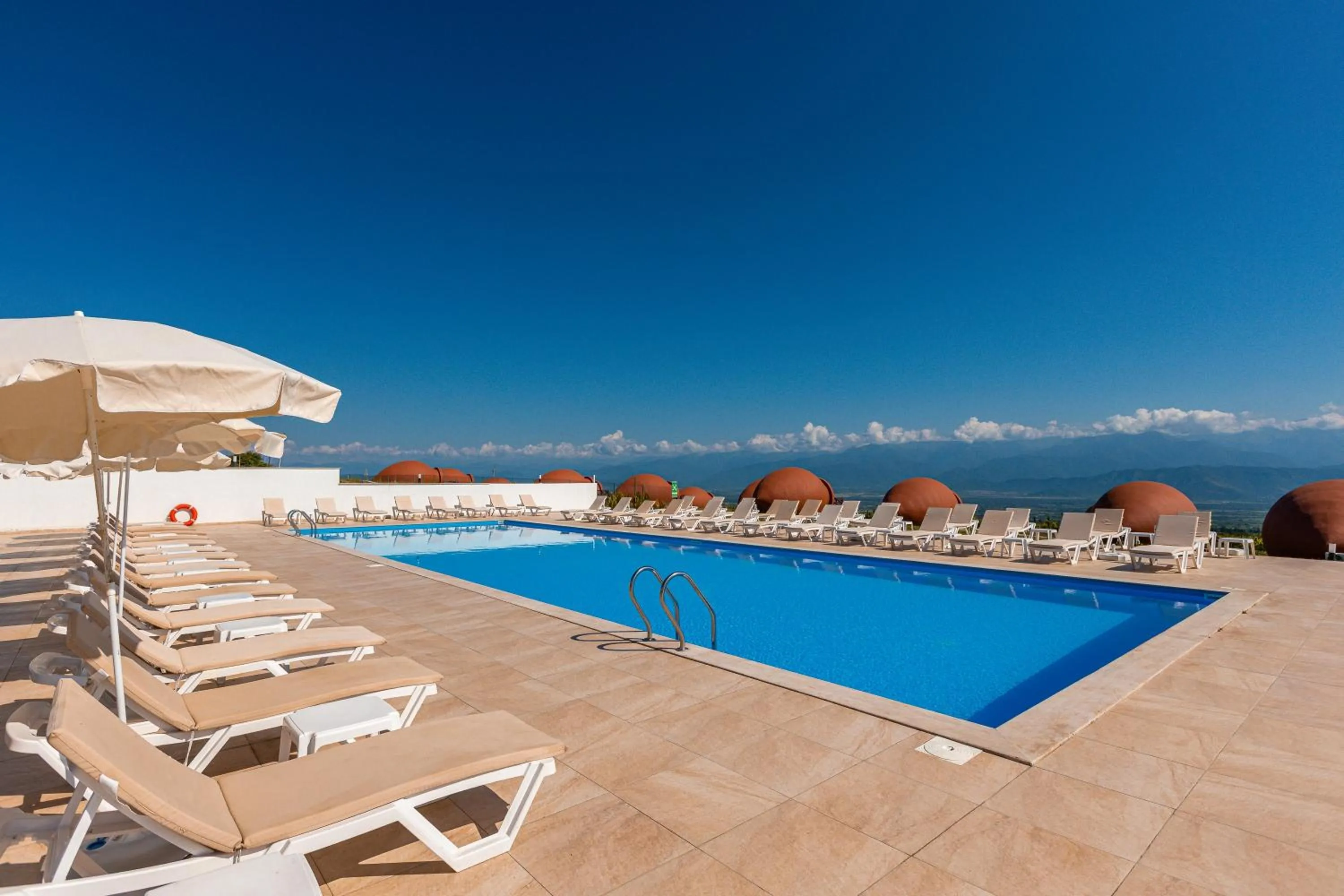 Swimming pool in Hotel Qvevrebi