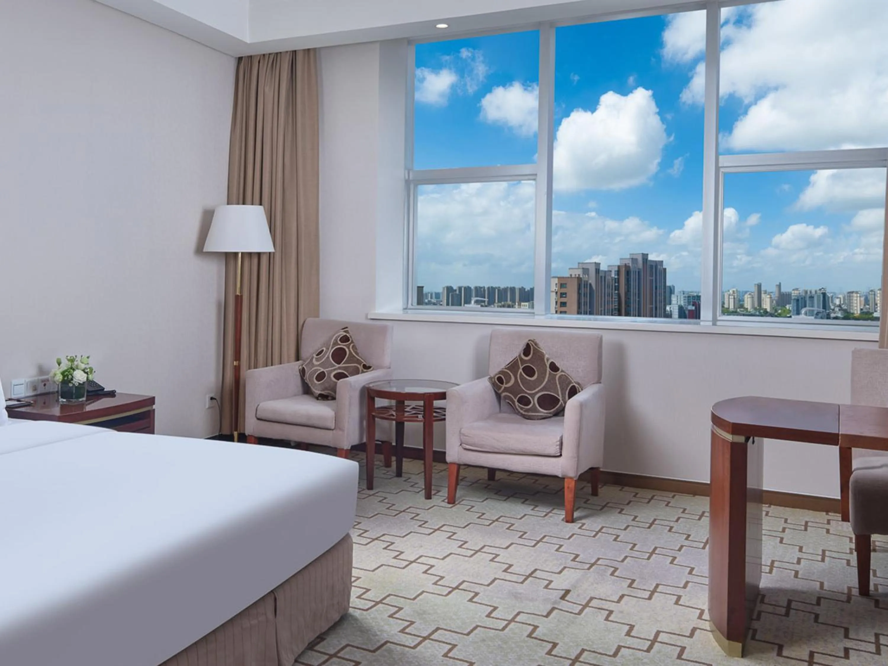 Seating area, Bed in Jin Jiang International Hotel Taicang