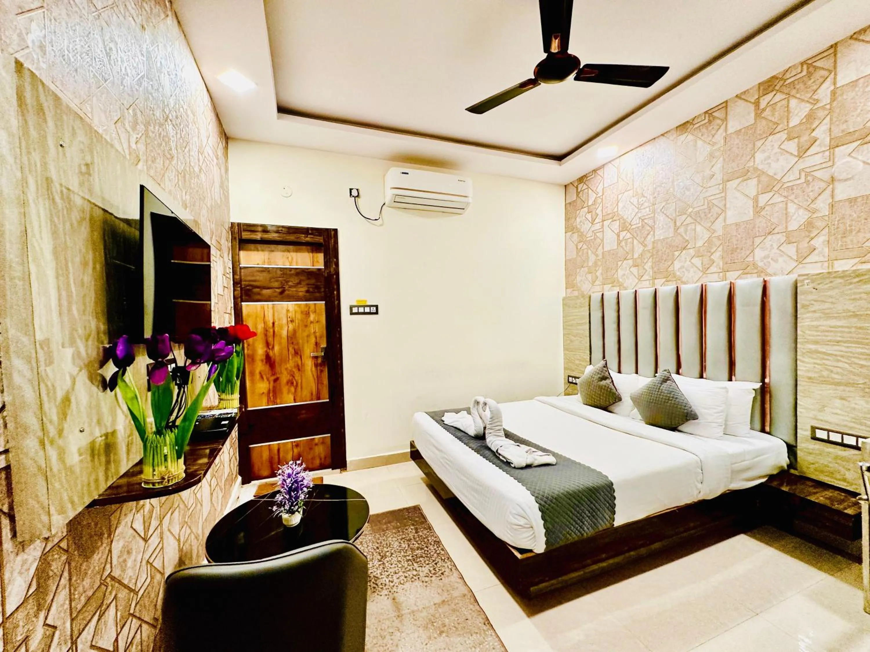 Property building, Bed in Hotel Sky International- Airport Zone Hyderabad