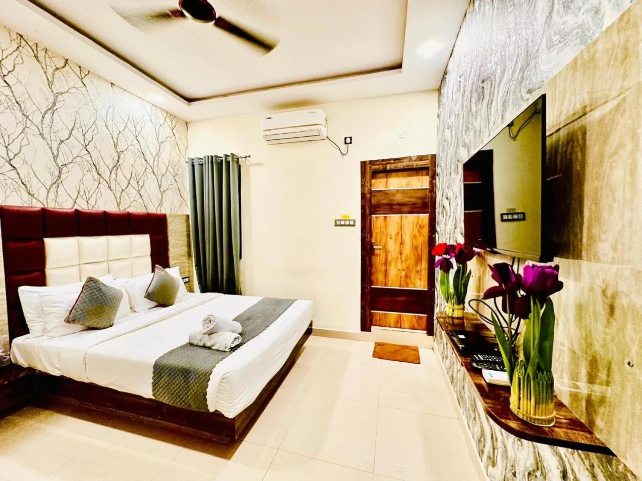 Property building, Bed in Hotel Sky International- Airport Zone Hyderabad