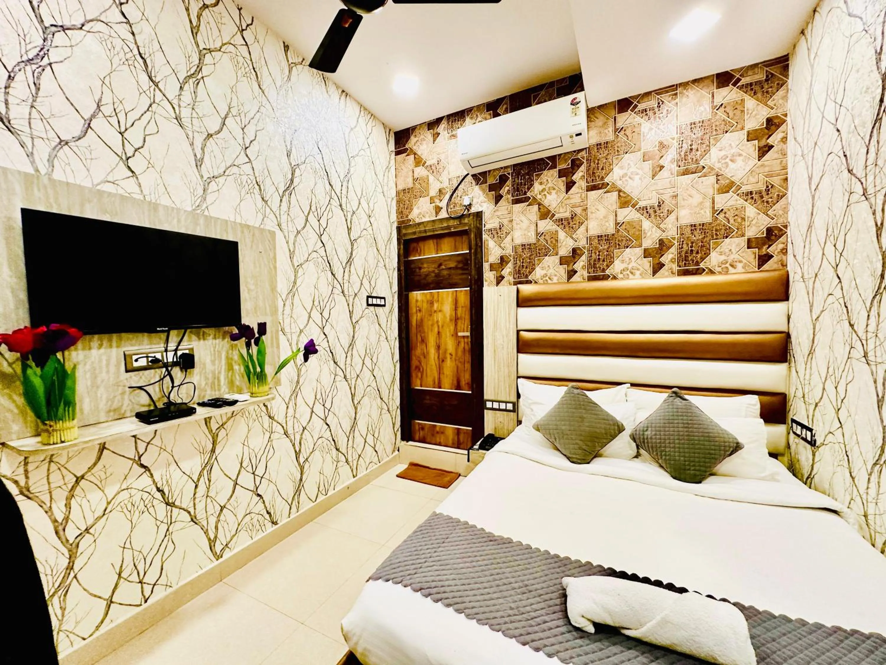 Property building, Bed in Hotel Sky International- Airport Zone Hyderabad