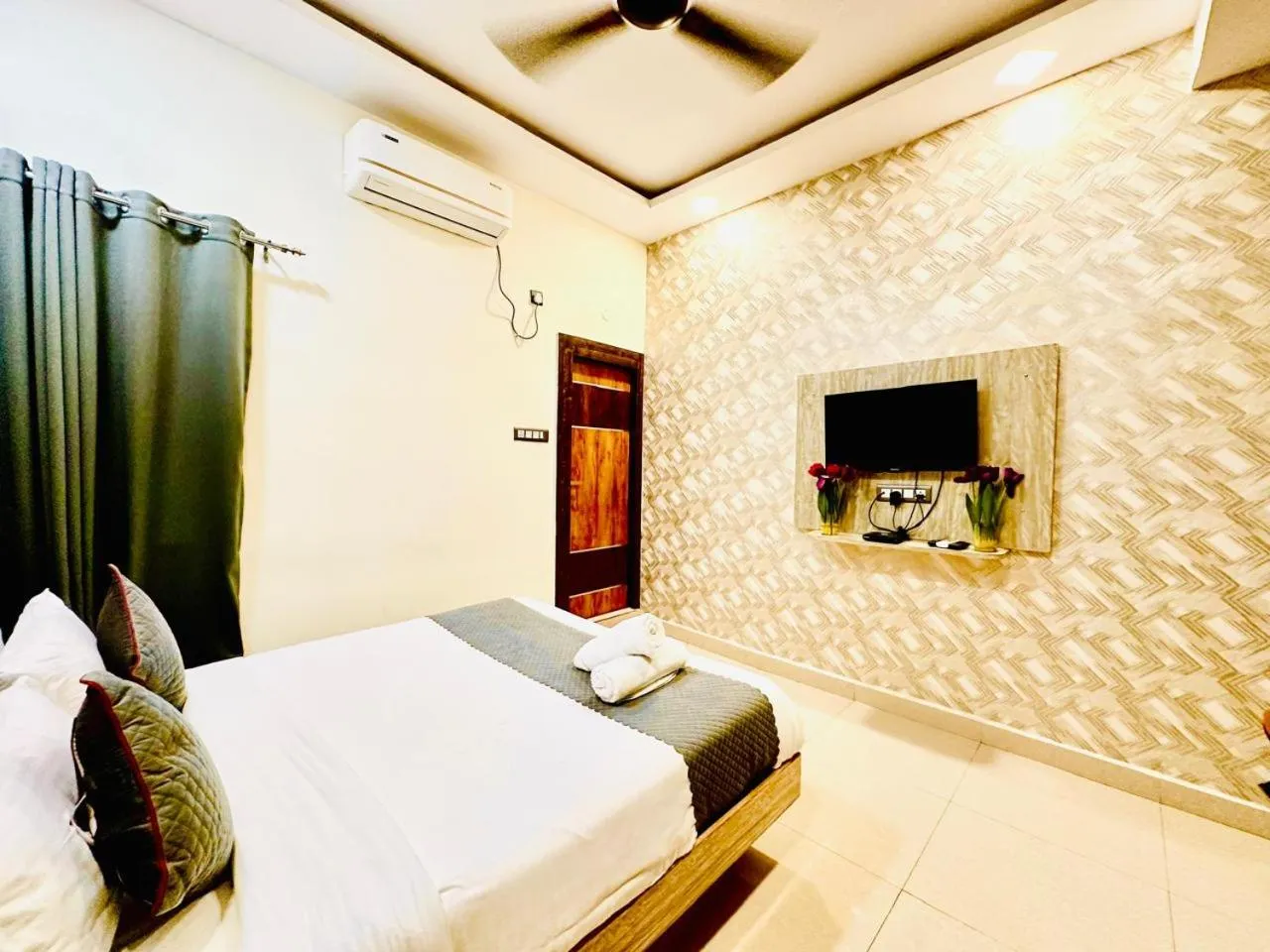 Property building, Bed in Hotel Sky International- Airport Zone Hyderabad