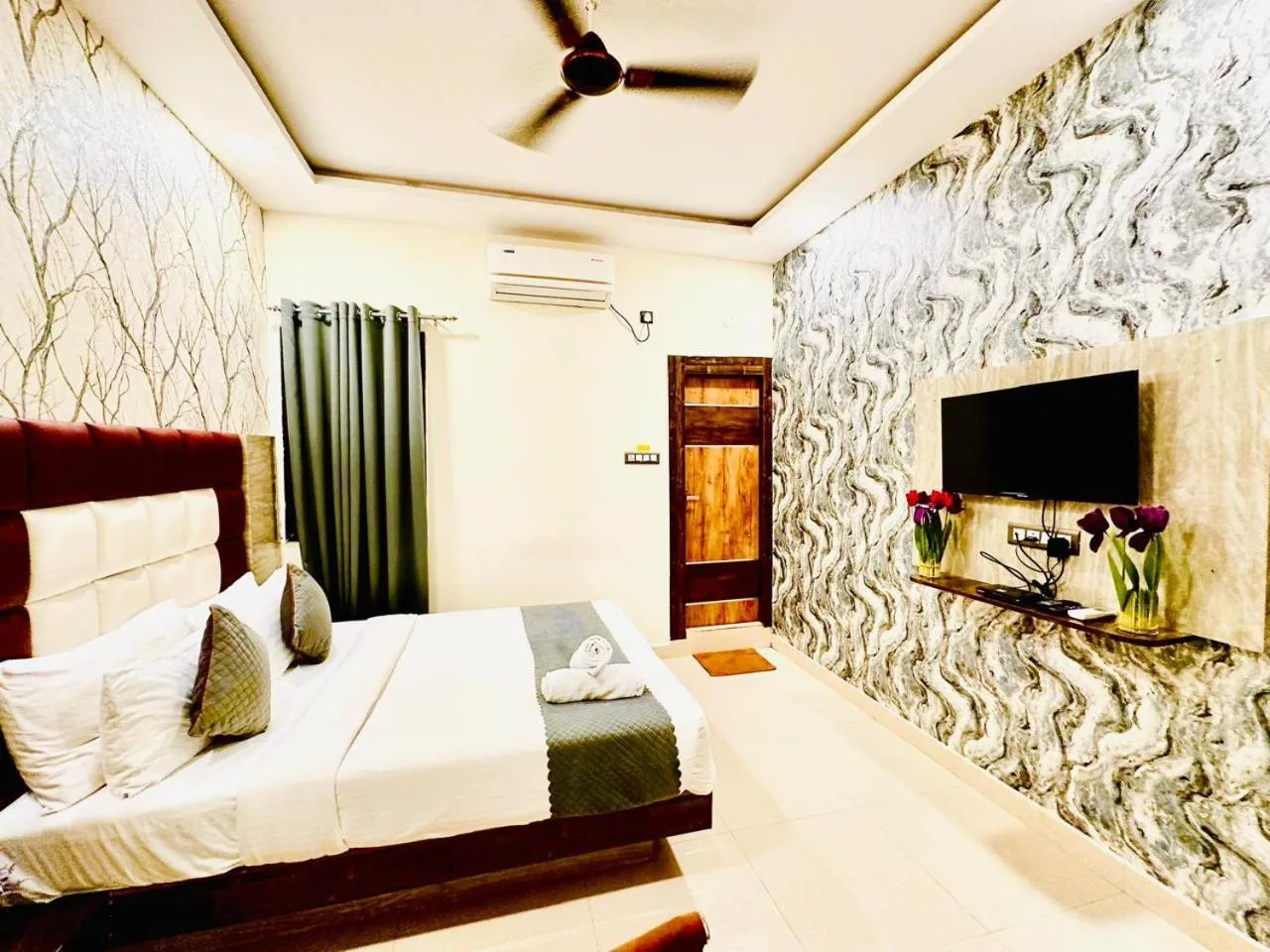 Property building, Bed in Hotel Sky International- Airport Zone Hyderabad