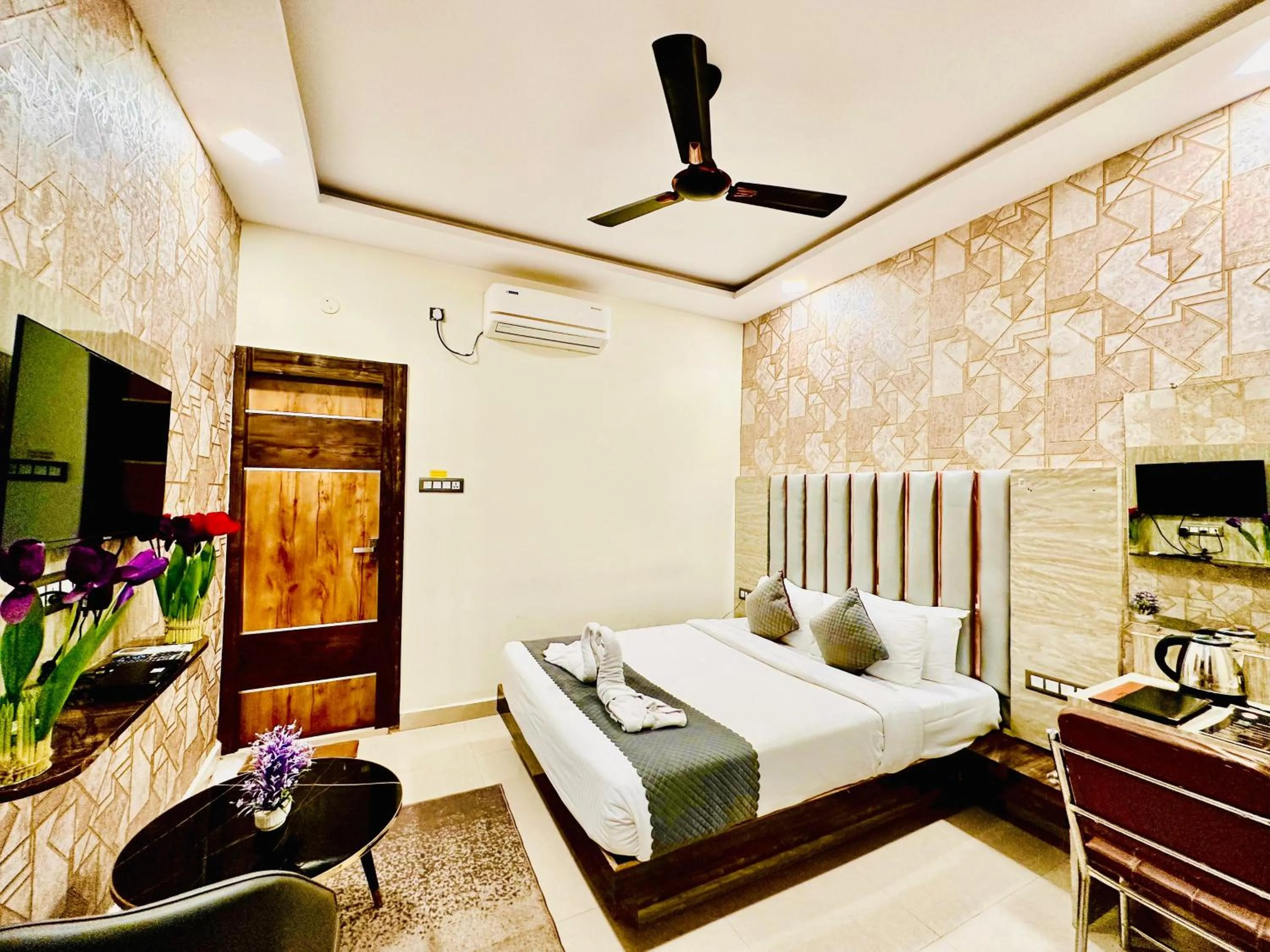 Property building, Bed in Hotel Sky International- Airport Zone Hyderabad