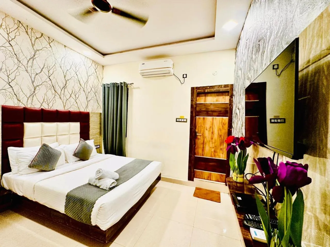 Property building, Bed in Hotel Sky International- Airport Zone Hyderabad