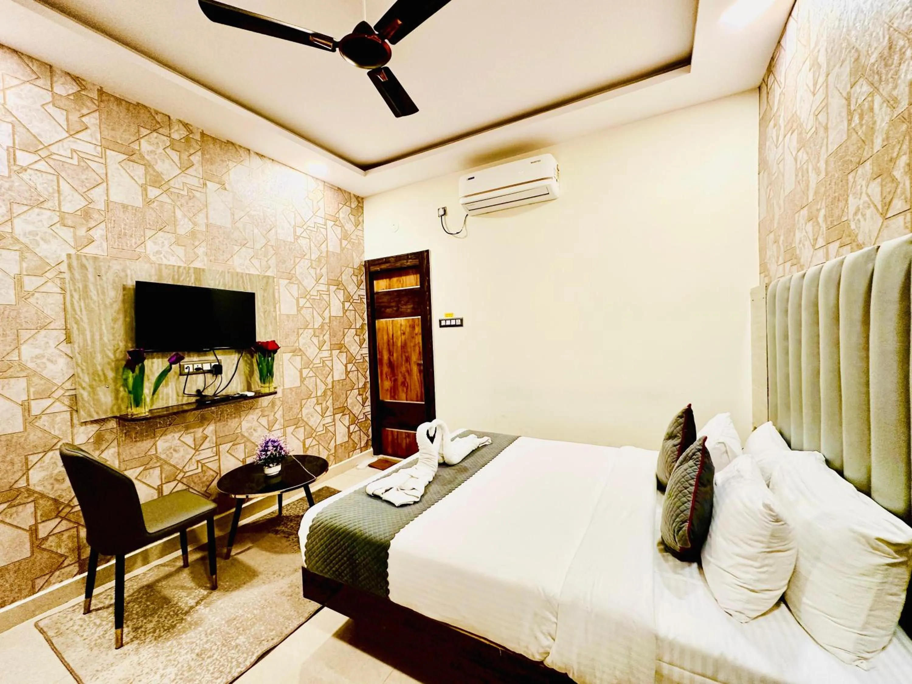 Property building, Bed in Hotel Sky International- Airport Zone Hyderabad