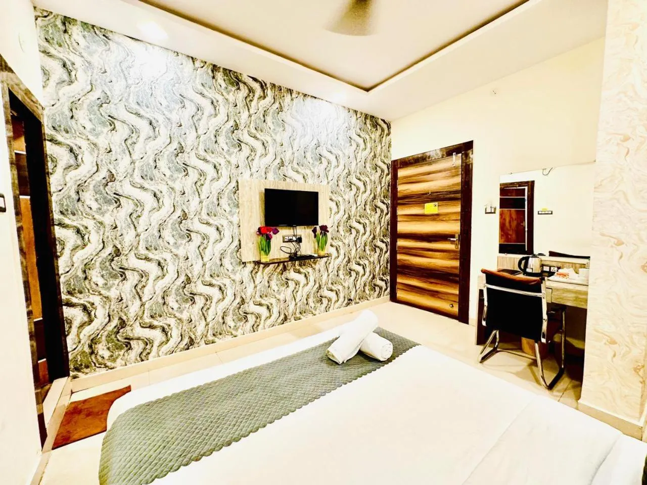 Property building, Bed in Hotel Sky International- Airport Zone Hyderabad