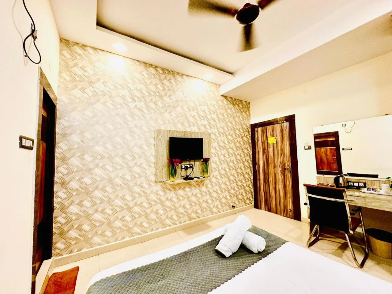 Property building, Bed in Hotel Sky International- Airport Zone Hyderabad