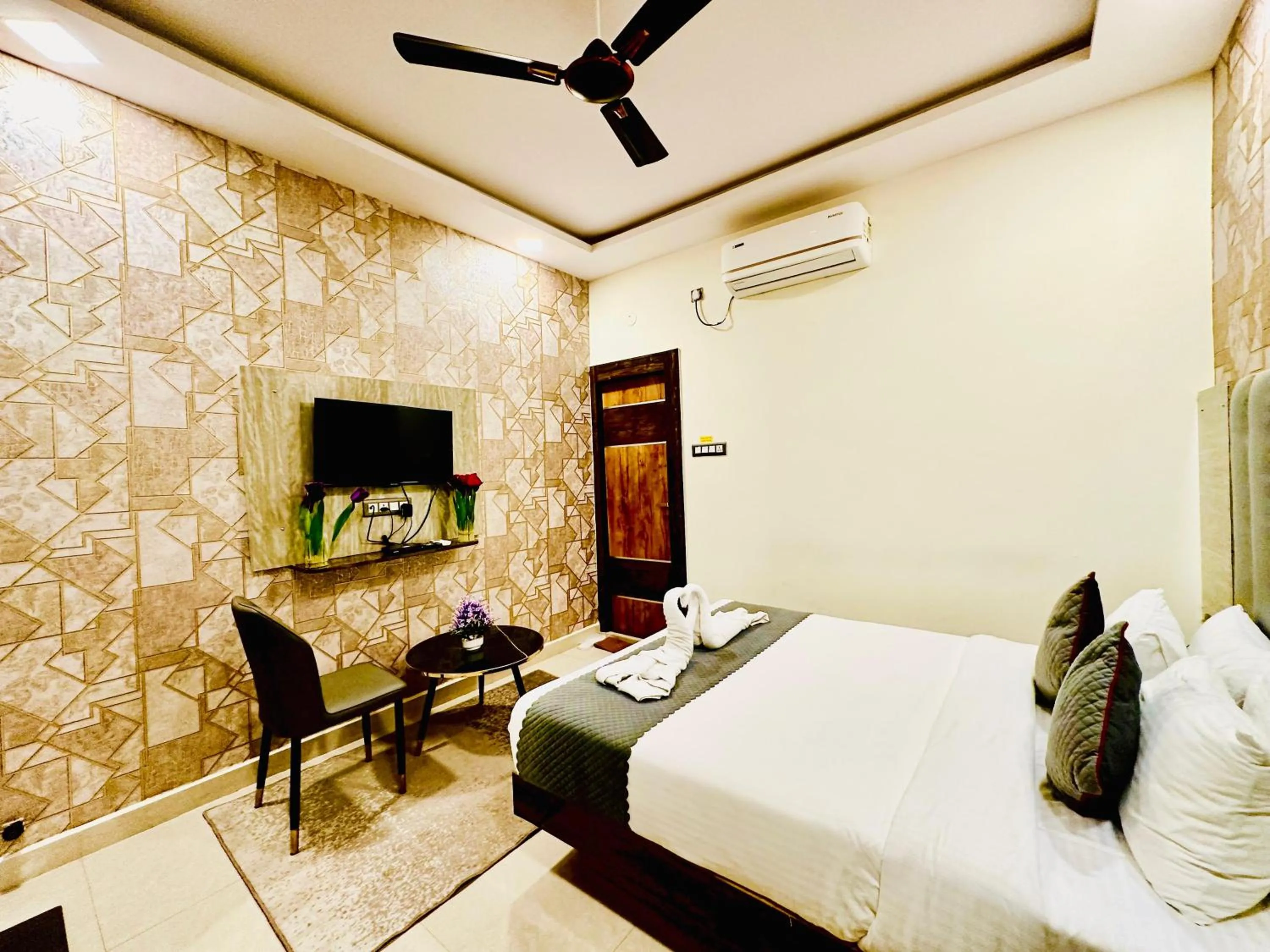 Property building, Bed in Hotel Sky International- Airport Zone Hyderabad