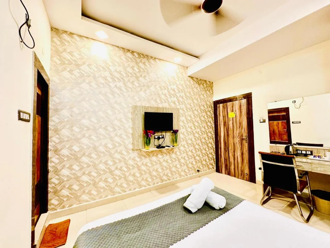 Property building, Bed in Hotel Sky International- Airport Zone Hyderabad
