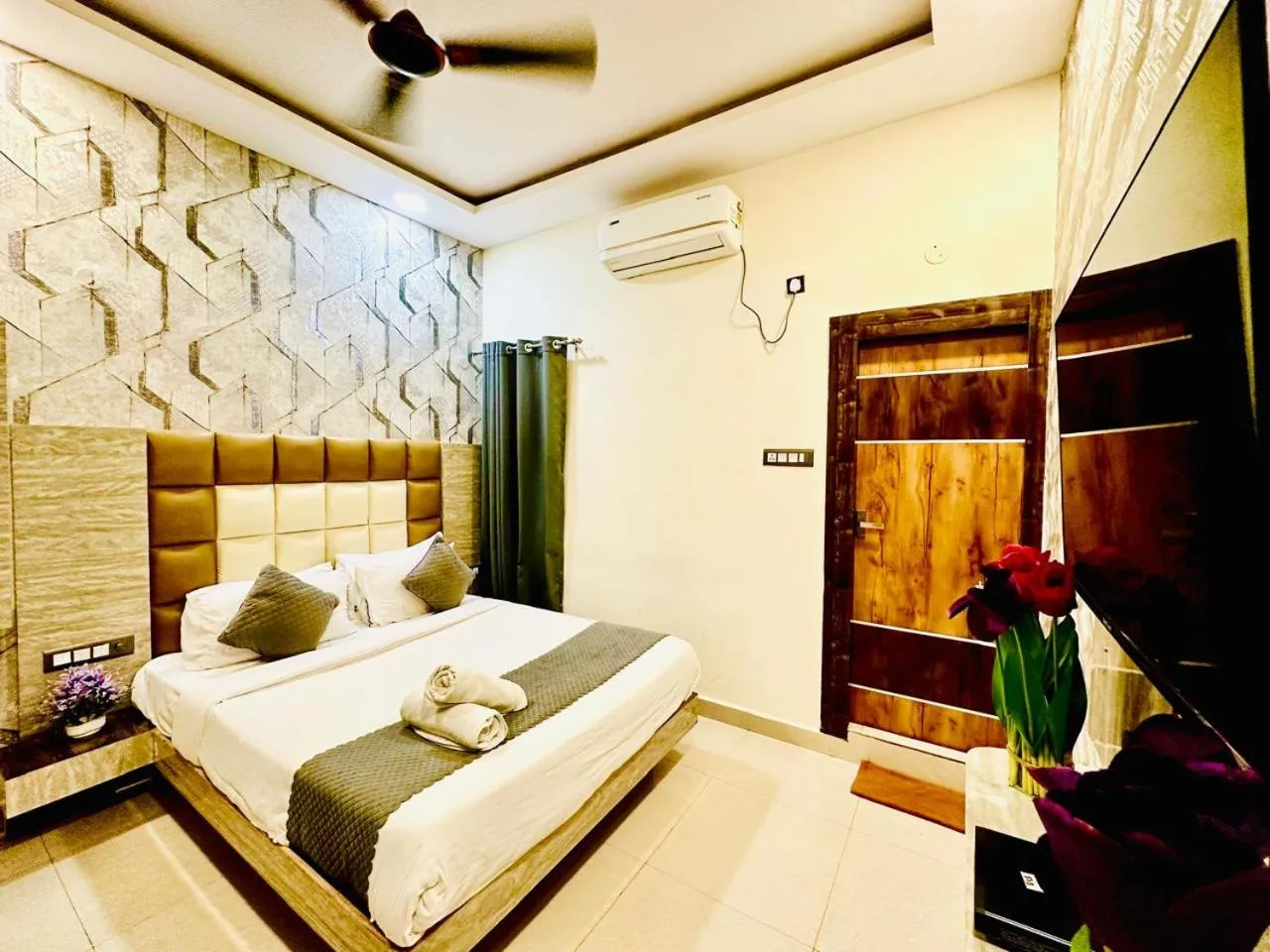 Property building, Bed in Hotel Sky International- Airport Zone Hyderabad