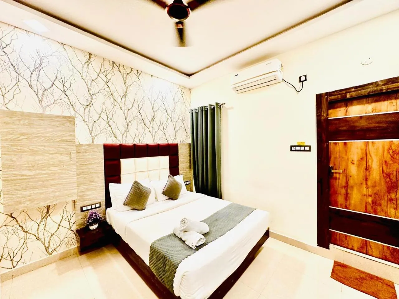 Property building, Bed in Hotel Sky International- Airport Zone Hyderabad