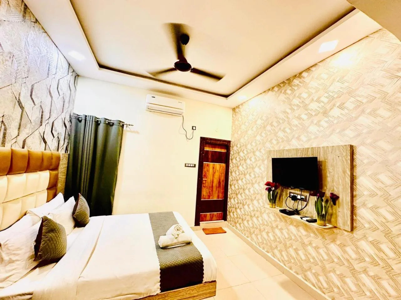 Property building, Bed in Hotel Sky International- Airport Zone Hyderabad