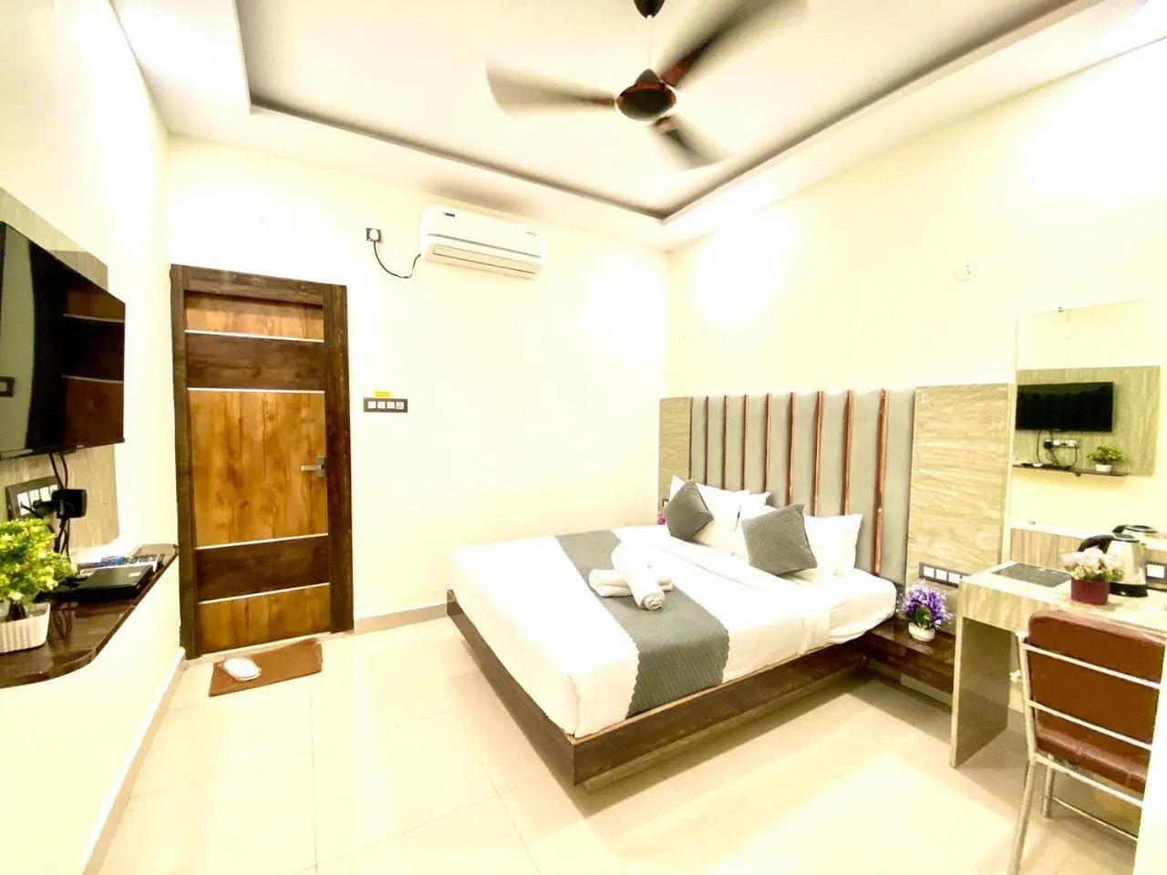 Property building, Bed in Hotel Sky International- Airport Zone Hyderabad