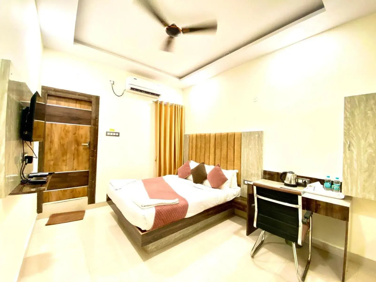 Standard Double Room in Hotel Sky International- Airport Zone Hyderabad Standard Double Room in Hotel Sky International- Airport Zone Hyderabad