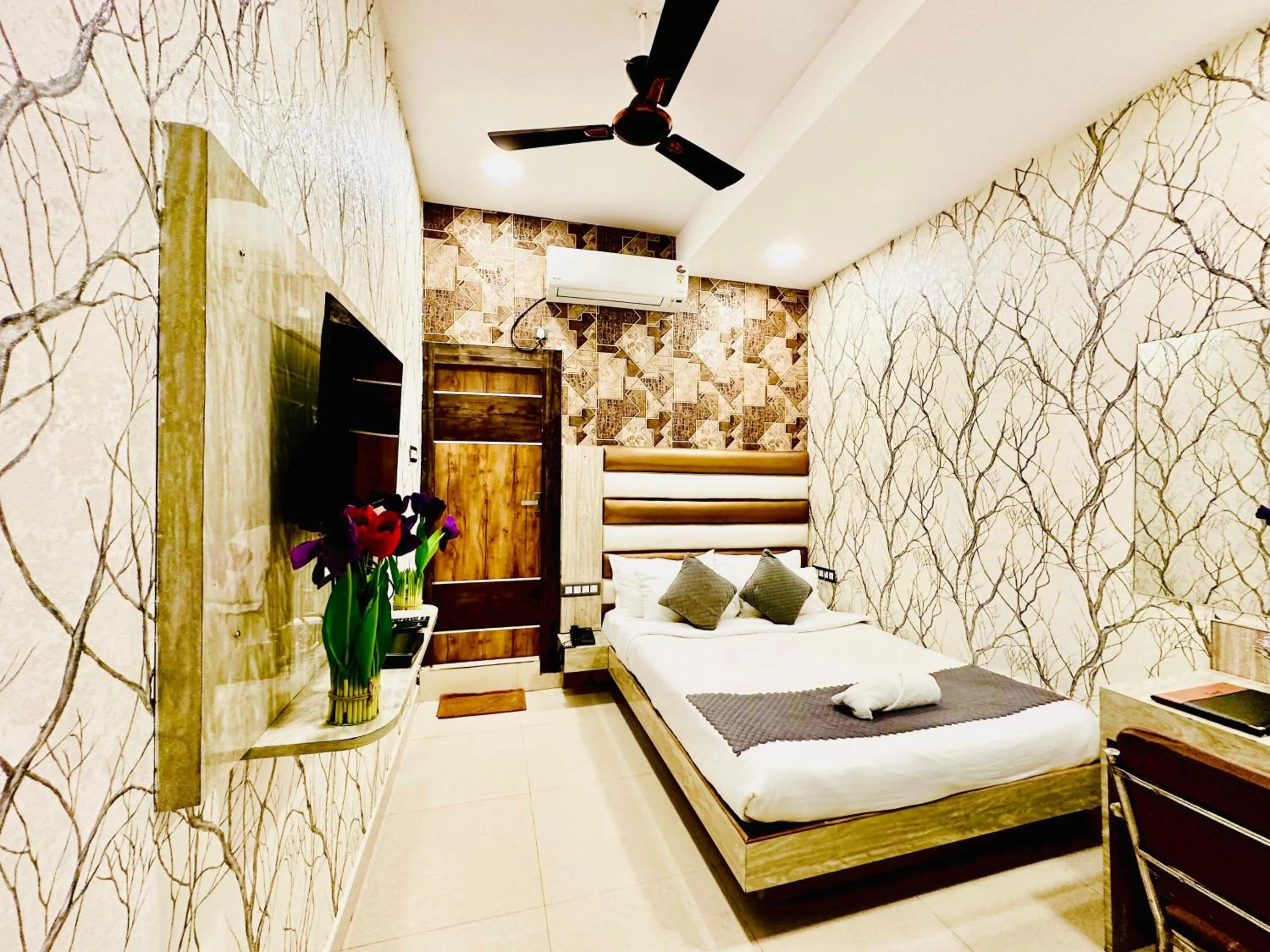 Property building, Bed in Hotel Sky International- Airport Zone Hyderabad